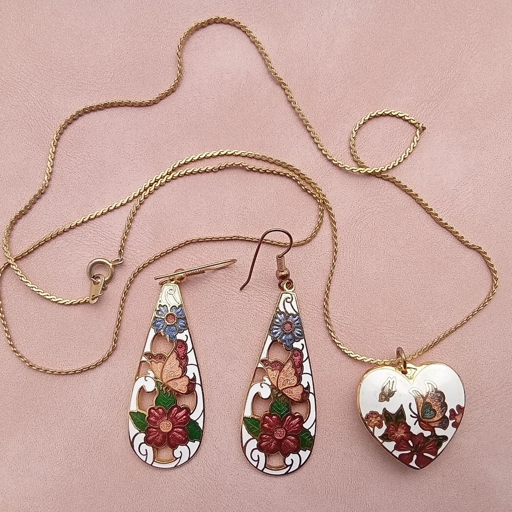 Vintage Cloisonne Floral Heart Pendant Gold Chain and  Drop Earrings Set